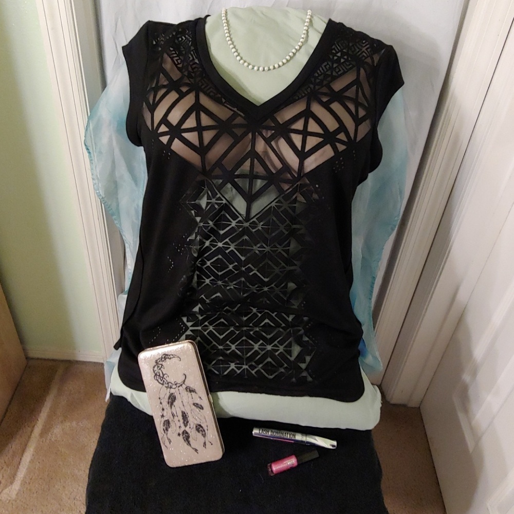 Sheer geometric shape v-neck top